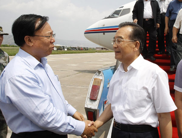 Premier Wen flies to landslide-hit area