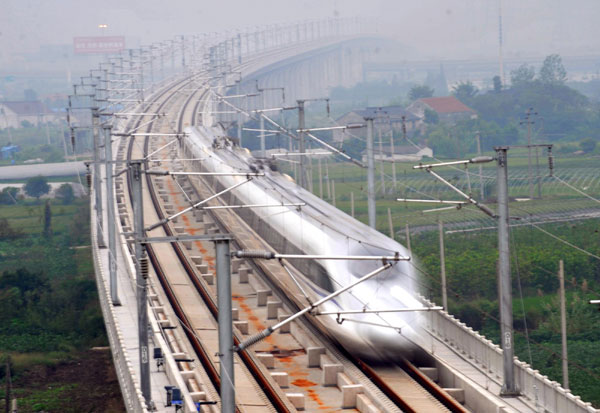 China's high-speed train sets new speed record