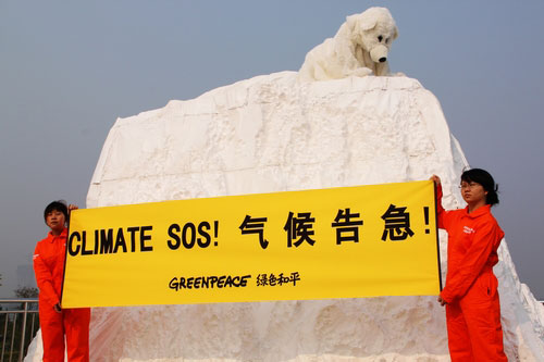 Iceberg and polar bear tell a green story