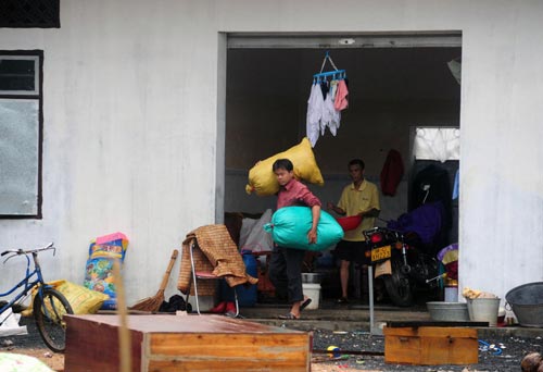 New storms hit flood-ravaged Hainan, 500 dams threatened