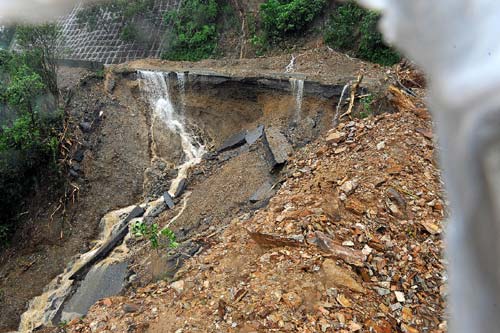 Typhoon Megi triggers rockslides in Taiwan