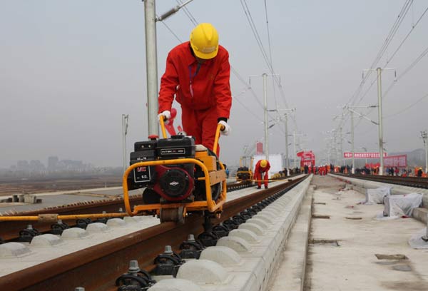 Beijing-Shanghai train takes four hours