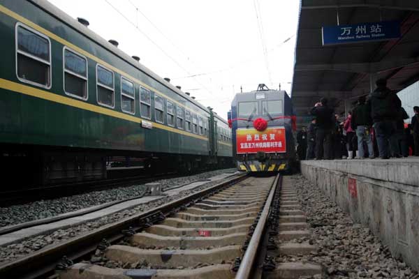 China's most laborious railway in operation