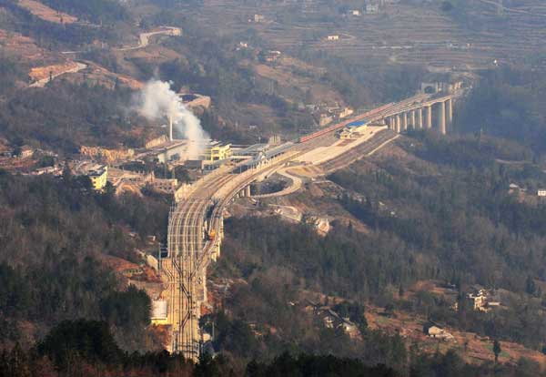 China's most laborious railway in operation