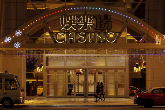 Macao gambling revenue soars 58% in 2010