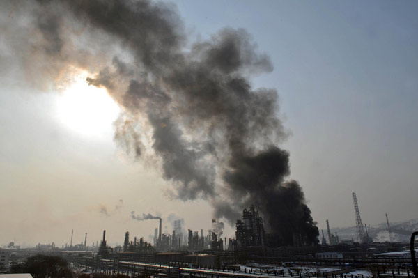 Blast hits NE China refinery, over 30 injured