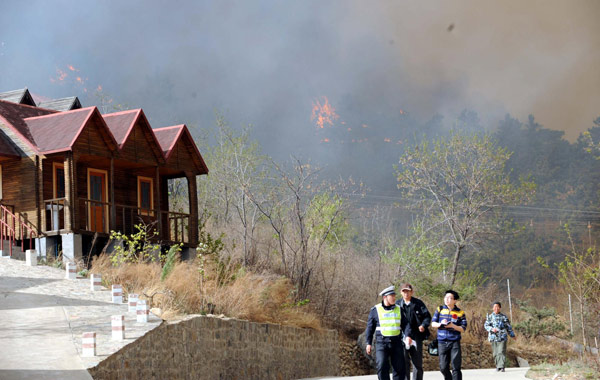 Mountain fire breaks out in E China