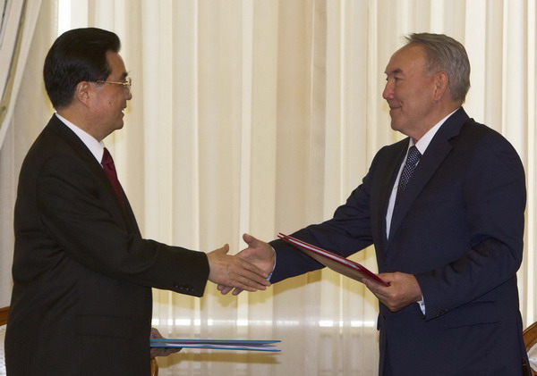 Chinese, Kazakh presidents hold talks