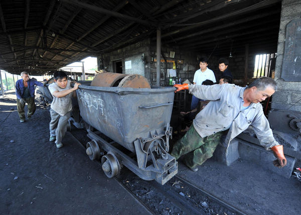 3 dead, 19 trapped in S China's coal mine accident