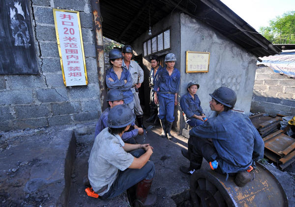 3 dead, 19 trapped in S China's coal mine accident