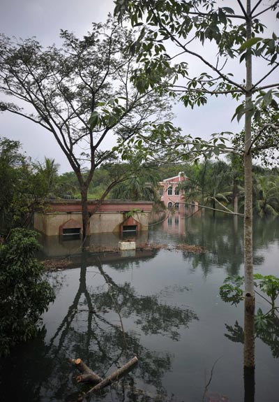 Heavy rainfall forces 17,000 to evacuate in S China