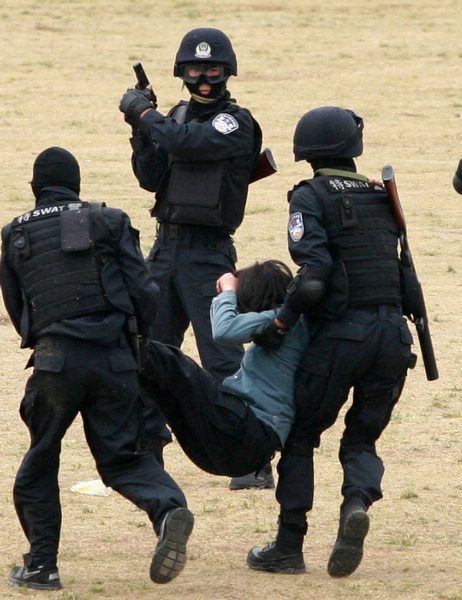 SWAT team descends on Wuhan with guns blazing in exercise