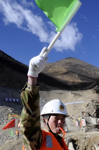 Tibet's largest water project completes damming