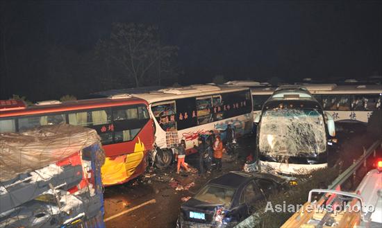 SW China pileup kills 1, injures 40