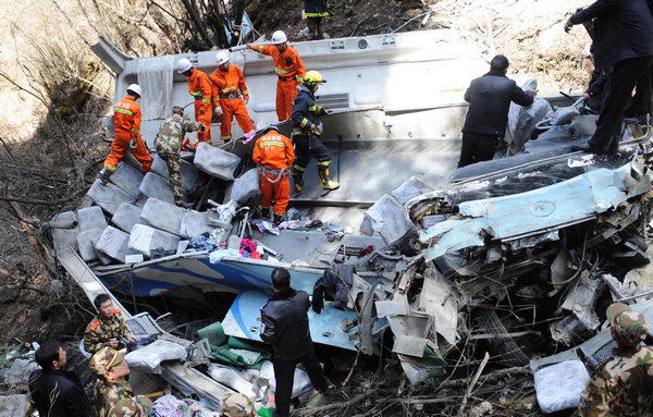 15 die when bus falls into ravine