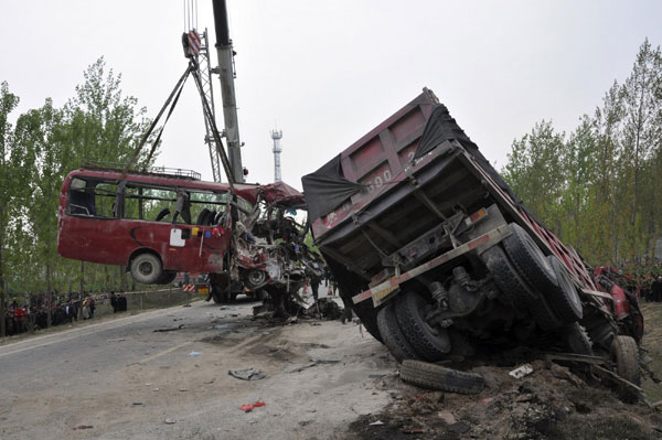 23 killed in East China road crash