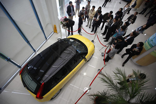 Automakers unveil new models at Beijing Show