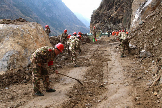 Traffic resumes six days after Tibet landslides