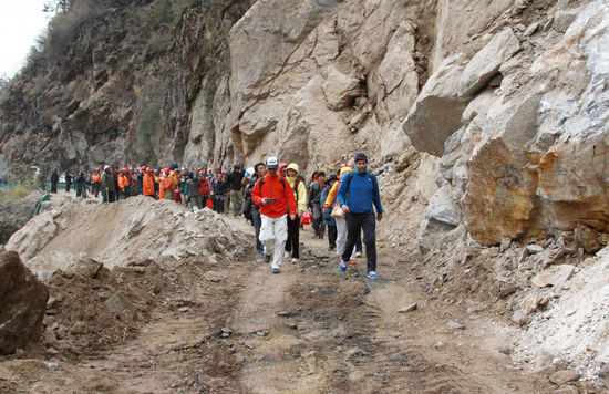 Traffic resumes six days after Tibet landslides