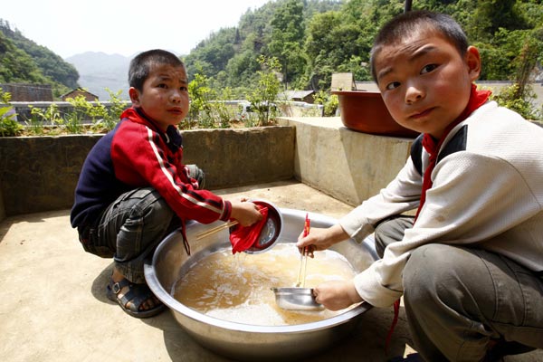 Free meals aid Guizhou rural school students