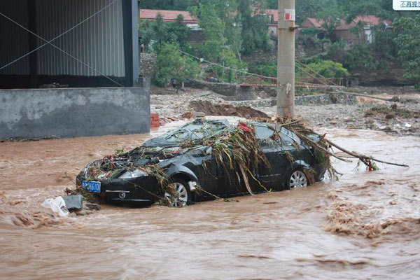 Dual typhoons lash coastal regions in East China