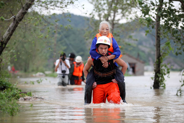 Typhoon Haikui kills 4, affects millions