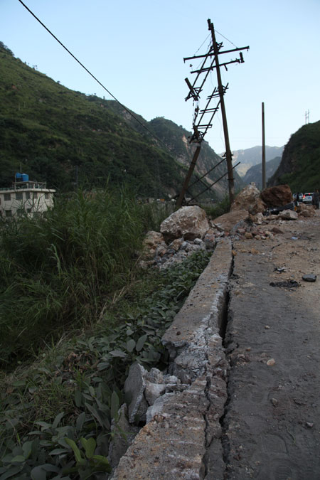 80 killed in SW China multiple quakes