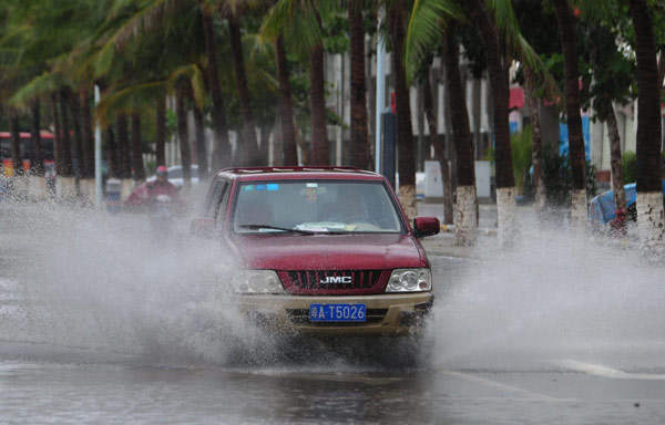 China on orange alert with high waves expected