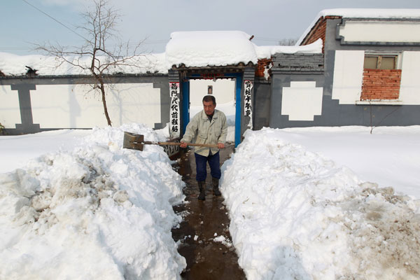 North China blizzard kills third Japanese