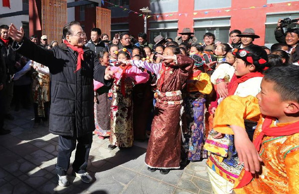 Premier extends New Year greetings to quake-hit residents