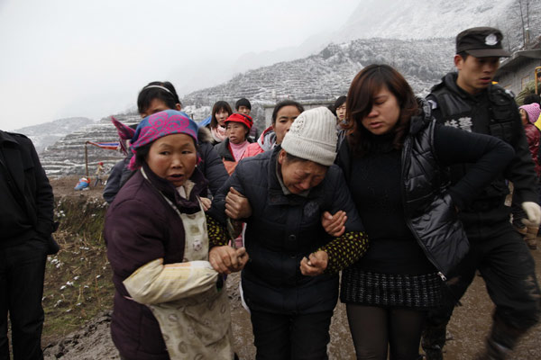 Dozens die in landslide; Xi orders all-out rescue