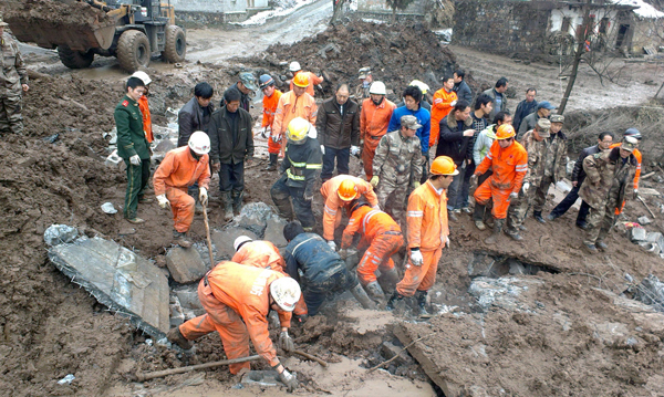 46 dead after landslide in the southwest