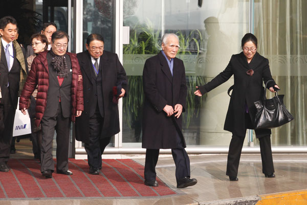 Ex-Japan PM visits Beijing over islands issue