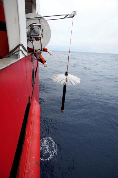 Icebreaker starts scientific research in Antarctic