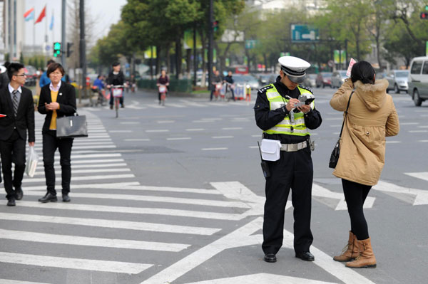 8,000 fined for jaywalking in E China