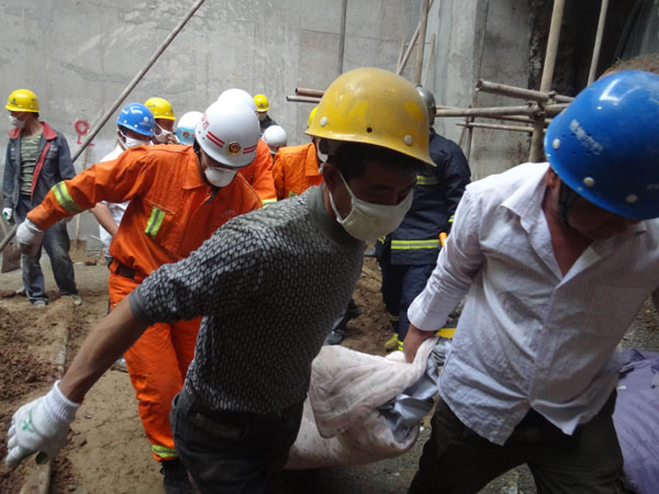 2 dead, 3 buried in NW China subway cave-in