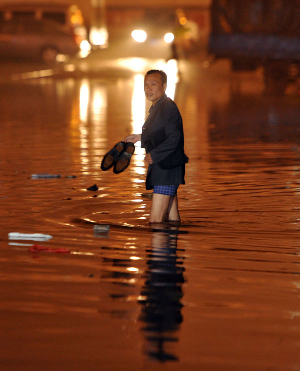 Rain unleashes traffic chaos in C China city