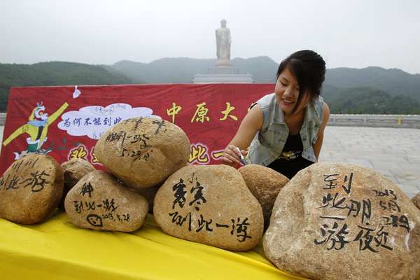 Graffiti allowed at Buddha statue