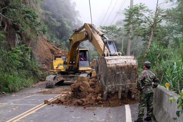 2 dead, 21 injured in Taiwan quake