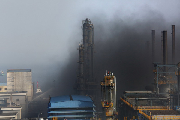 2 missing after blast at refinery in NE China