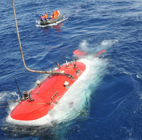  Manned sub <EM>Jiaolong </EM>starts trial mission