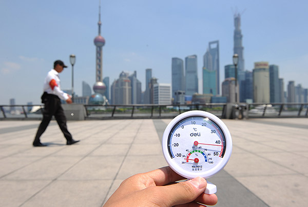 Thermometer hits 40 C and above in Shanghai