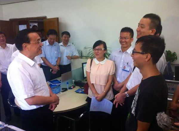 Premier Li urges students to be pioneering