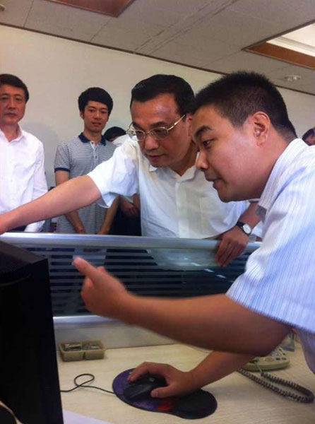 Premier Li urges students to be pioneering