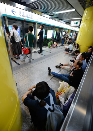 Beijing's No 4 subway line suspended due to signal failure