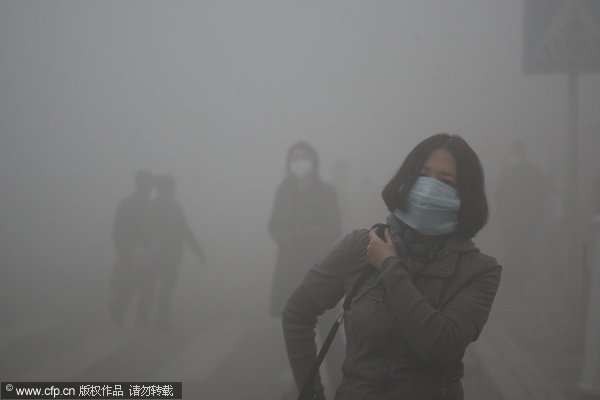 Smog closes schools, highways in NE China