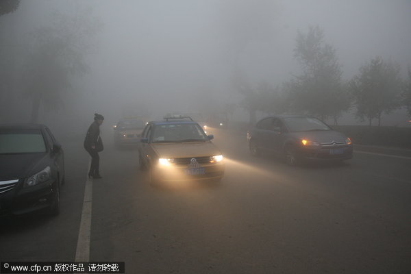 Smog closes schools, highways in NE China