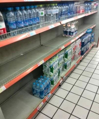 Stench sparks panic water buying in Hangzhou