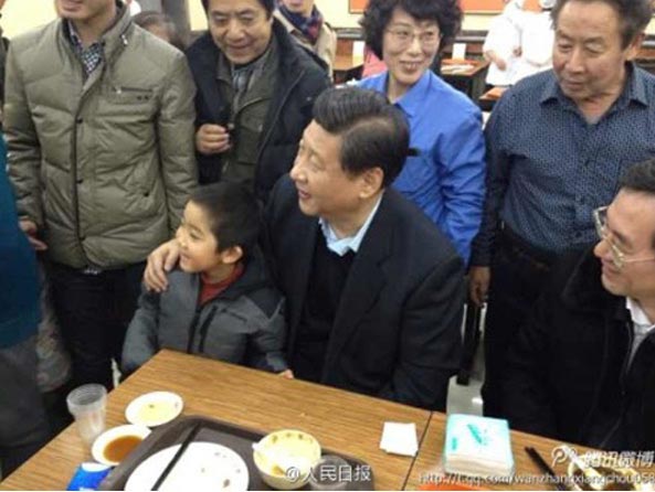 Xi joins diners for dumplings