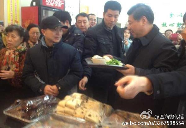 Xi joins diners for dumplings